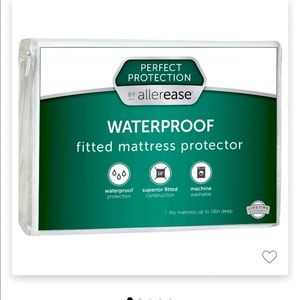 Waterproof mattress protector by Allerease (full)